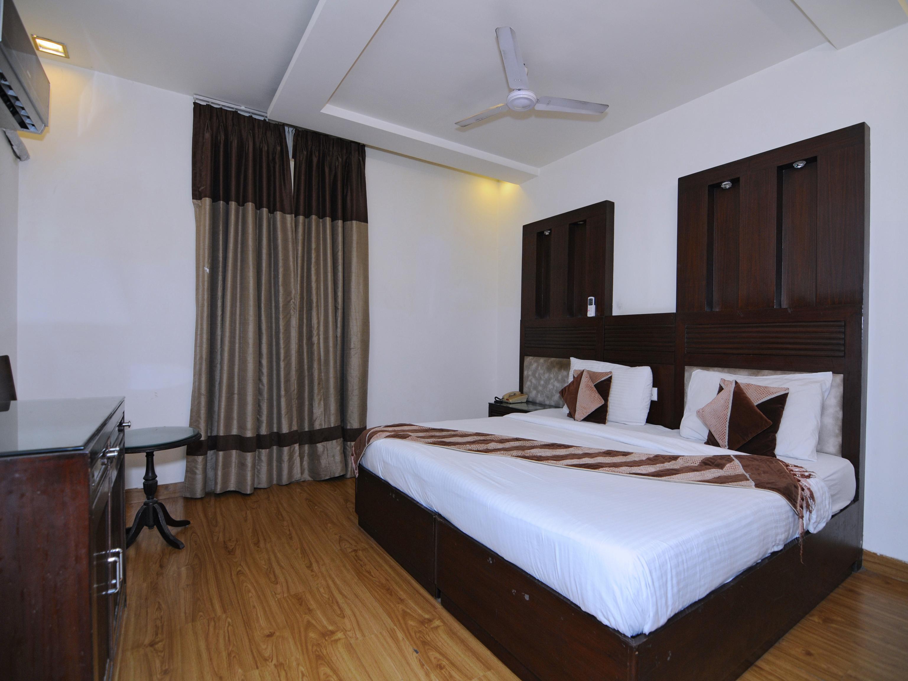 Oyo 6845 The Grand Hotel Nowe Delhi Zewnętrze zdjęcie