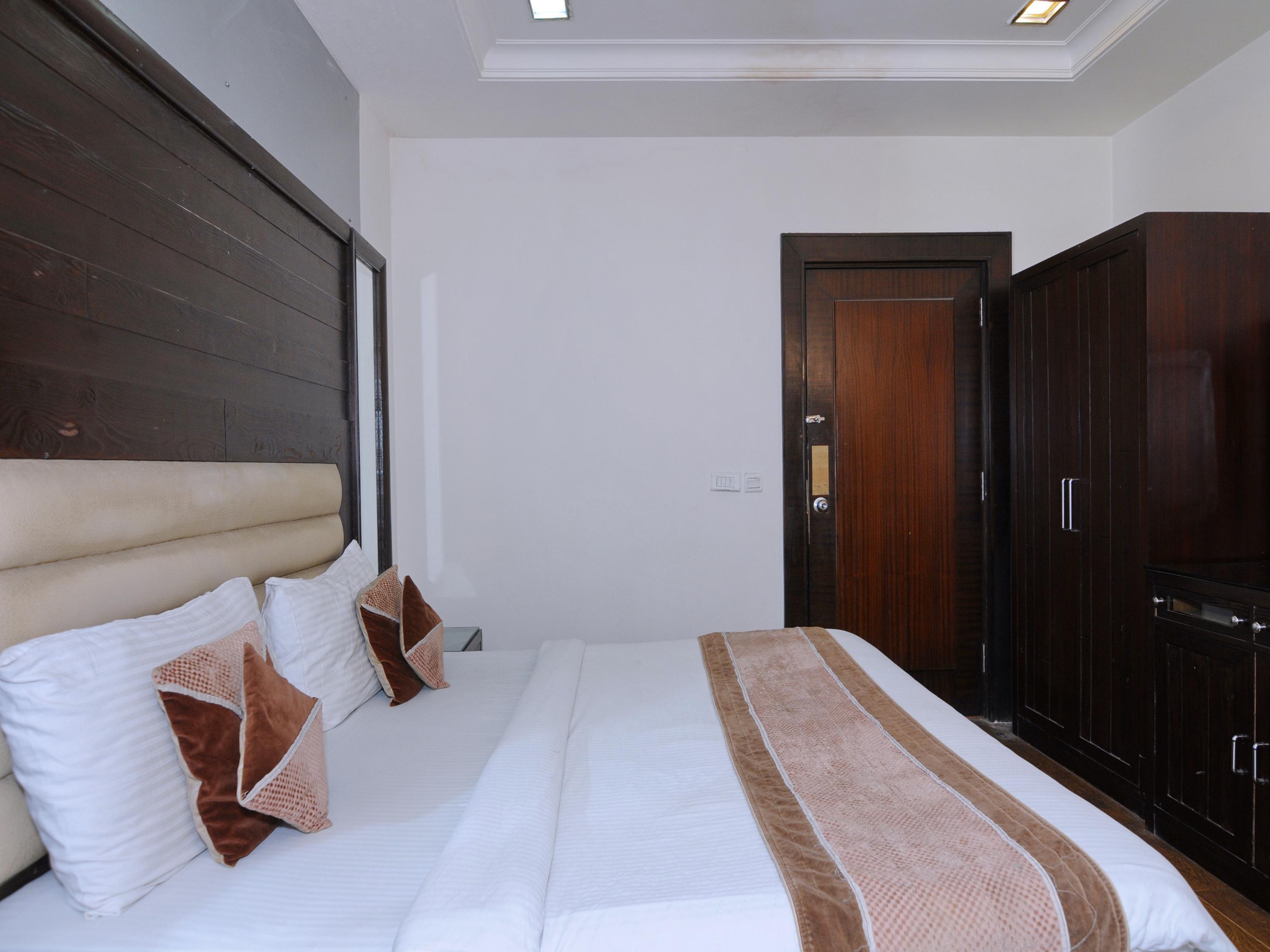 Oyo 6845 The Grand Hotel Nowe Delhi Zewnętrze zdjęcie