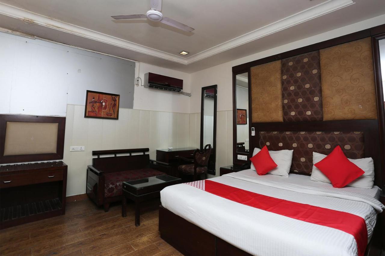 Oyo 6845 The Grand Hotel Nowe Delhi Zewnętrze zdjęcie
