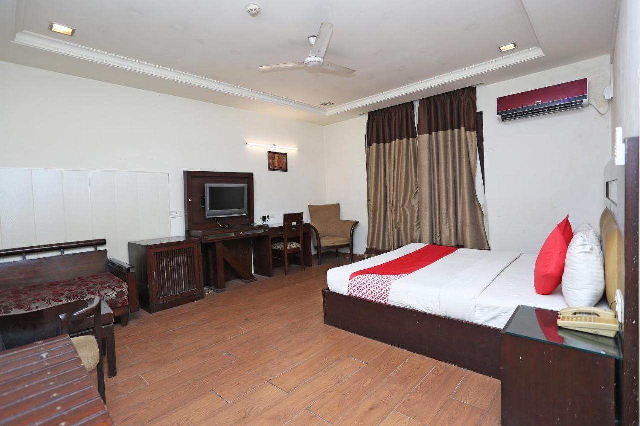 Oyo 6845 The Grand Hotel Nowe Delhi Zewnętrze zdjęcie
