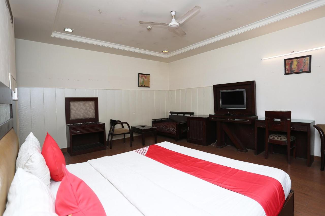 Oyo 6845 The Grand Hotel Nowe Delhi Zewnętrze zdjęcie