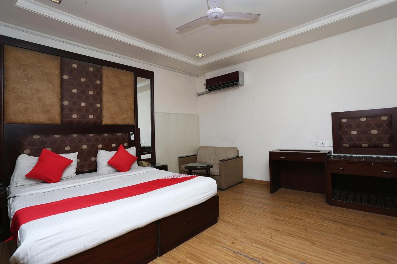 Oyo 6845 The Grand Hotel Nowe Delhi Zewnętrze zdjęcie